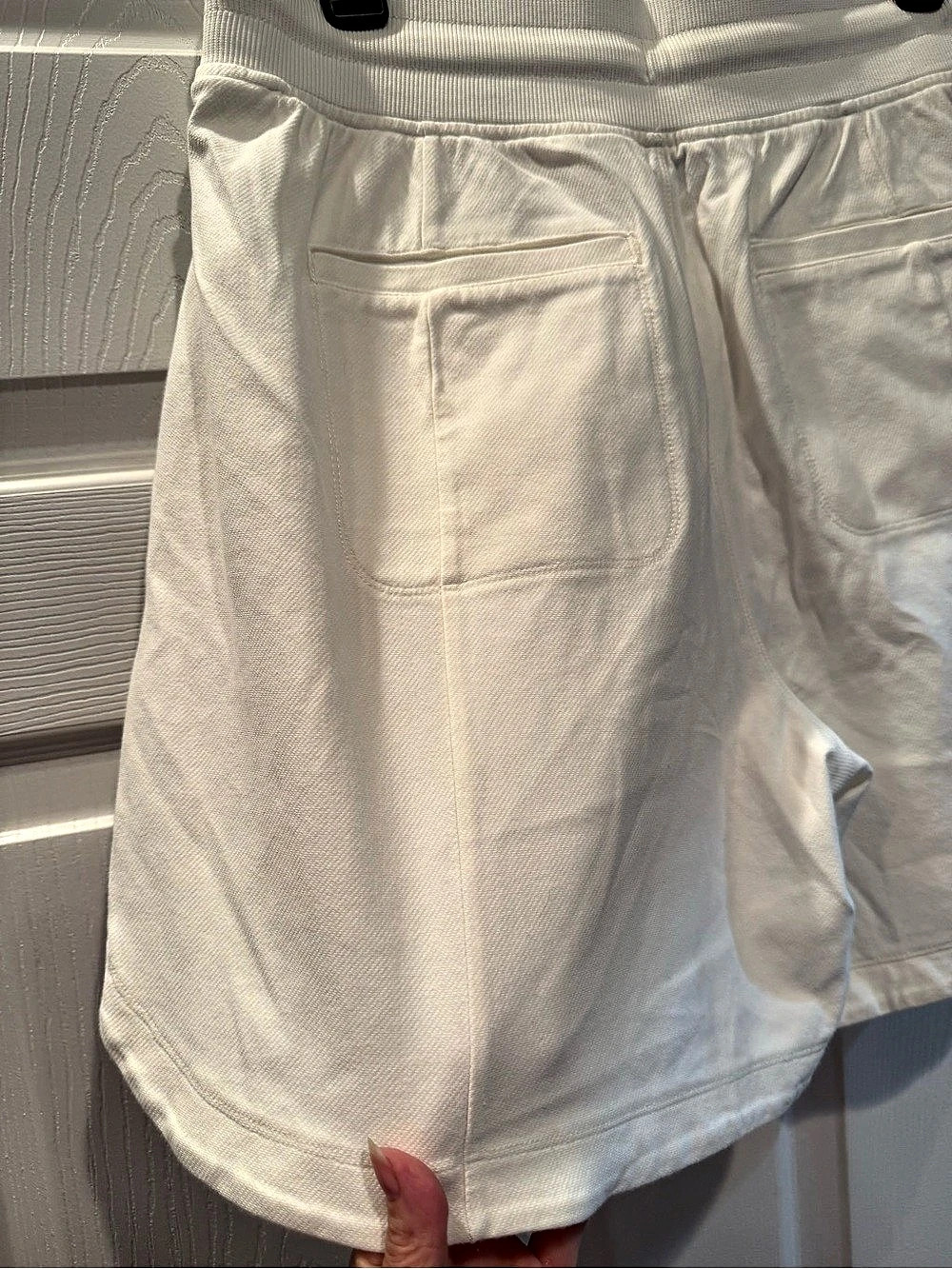 Athleta Farallon Midi Short
Color: Magnolia White size Medium - Picture 7 of 8